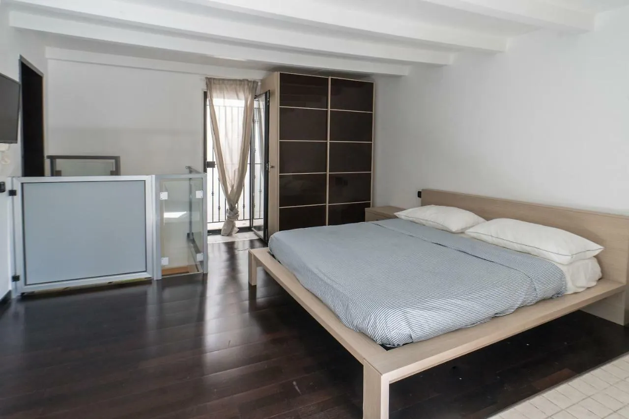 Rem Apartment - Moscatelli Бари 0*,  Италия